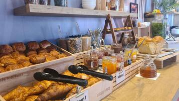 Colazione a buffet a pagamento, servita nel weekend