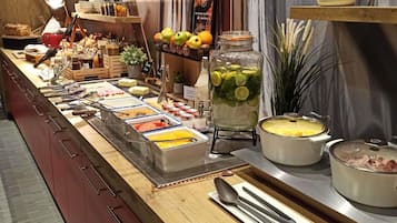 Desayuno buffet los fines de semana (con cargo)