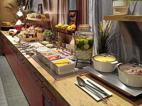 Buffet déjeuner servi en supplément les fins de semaine