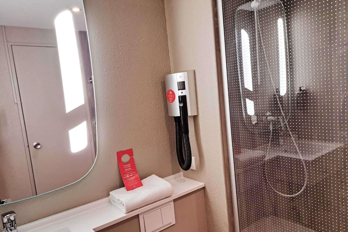Premium bedding, in-room safe, desk, blackout curtains