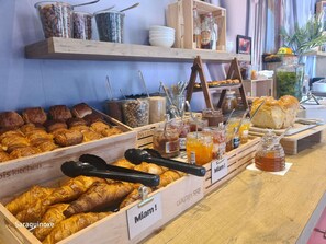 Ontbijtbuffet in het weekend (toeslag)