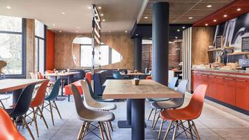 Buffet breakfast on weekends (EUR 13.00 per person)