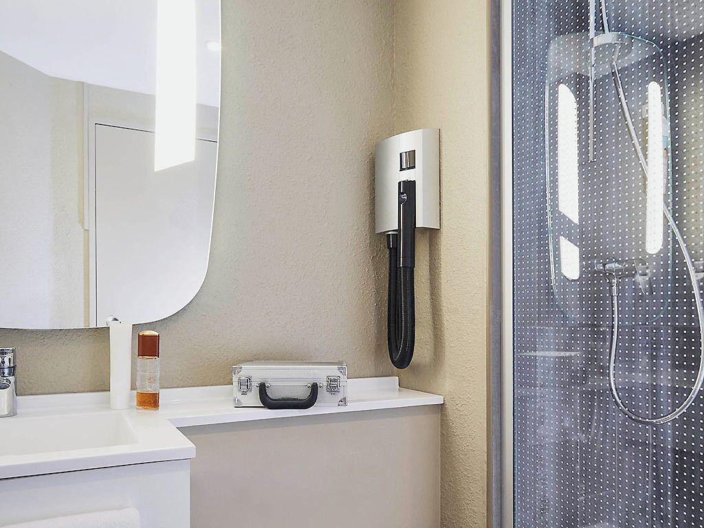 Premium bedding, in-room safe, desk, laptop workspace