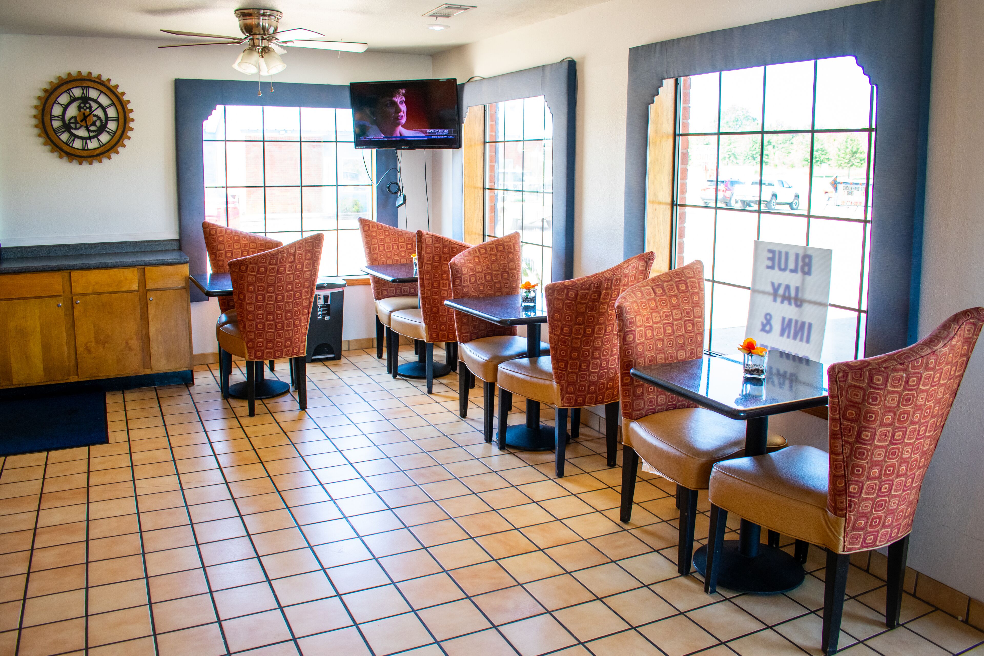 Blue Jay Inn and Suites — photo 14