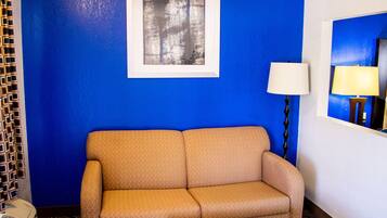 Suite, 1 Tempat Tidur King, jet tub | Brankas, meja kerja, setrika/meja setrika, dan Wi-Fi gratis