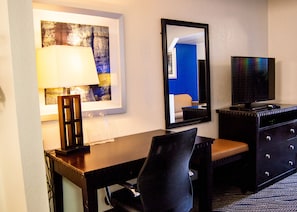 King Suite with Jacuzzi | 1 bedroom, in-room safe, desk, iron/ironing board