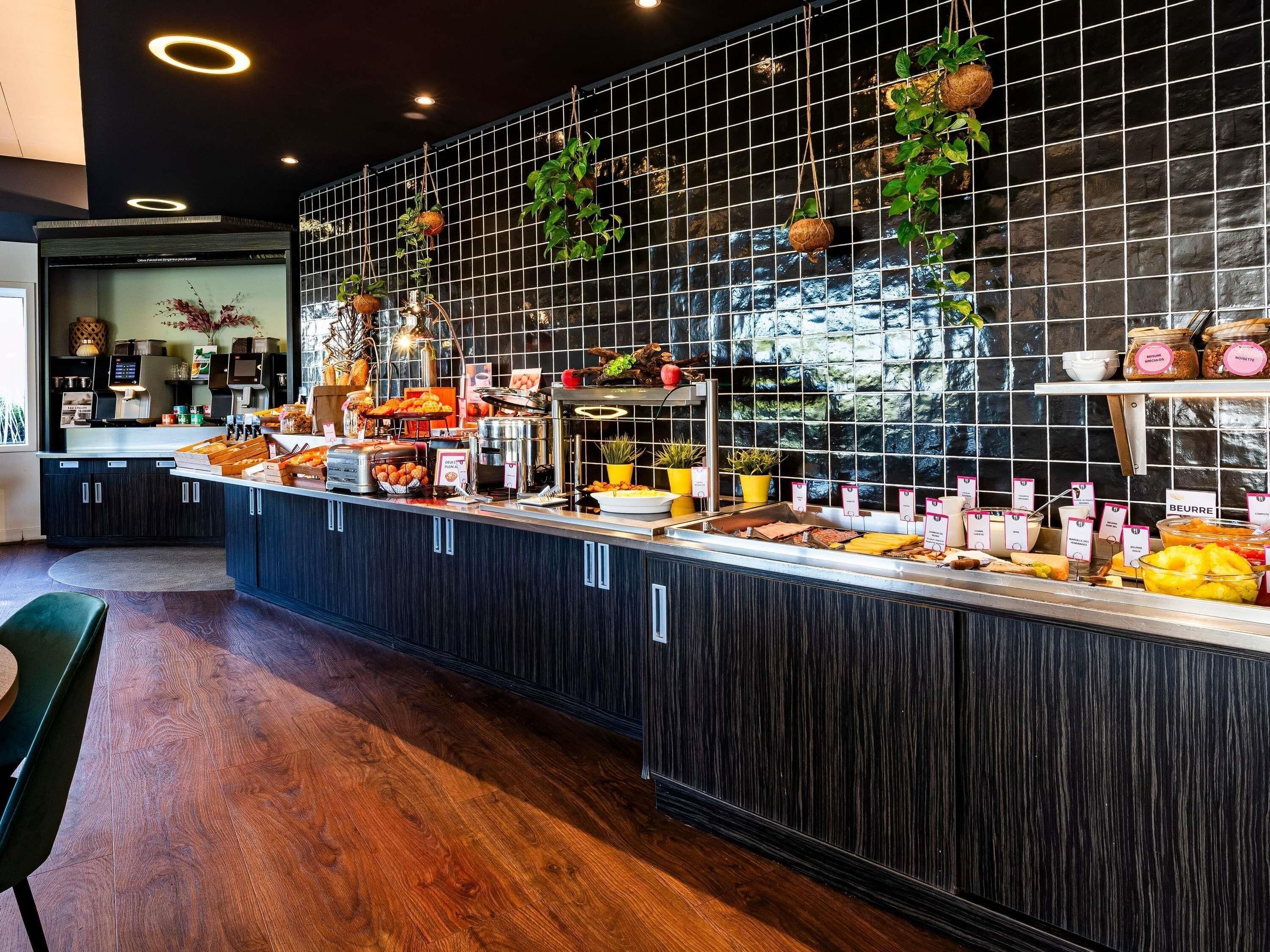 Daily buffet breakfast (EUR 19.5 per person)