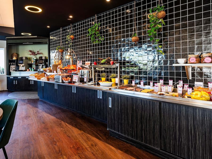 Daily buffet breakfast (EUR 19.5 per person)