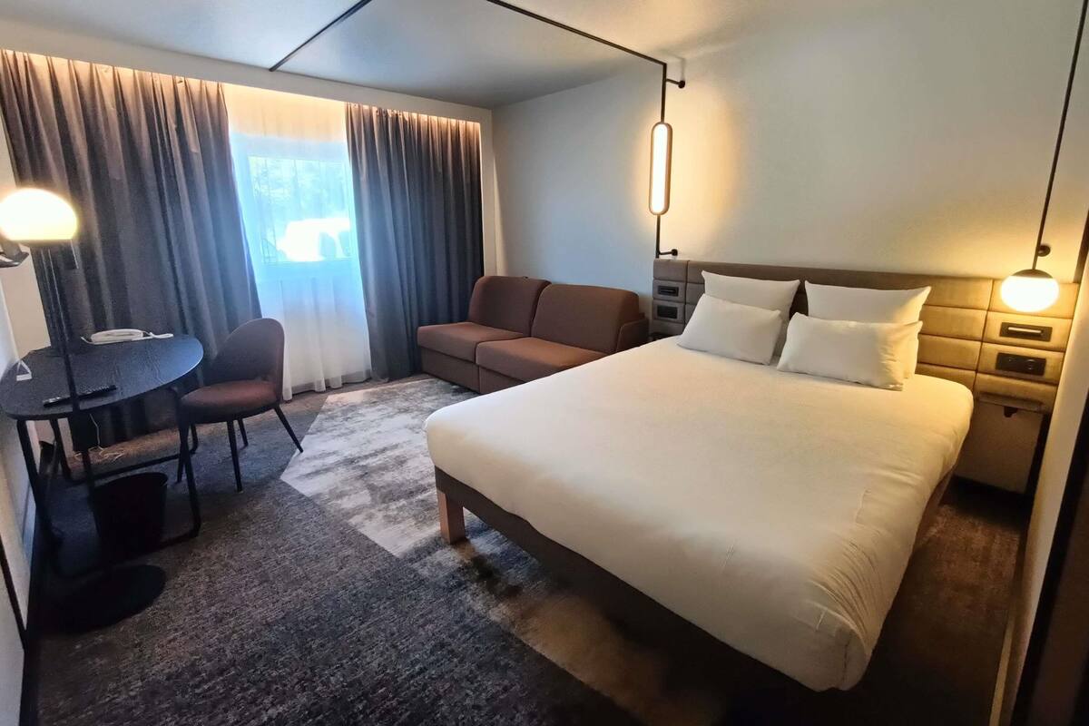 Premium bedding, in-room safe, desk, laptop workspace