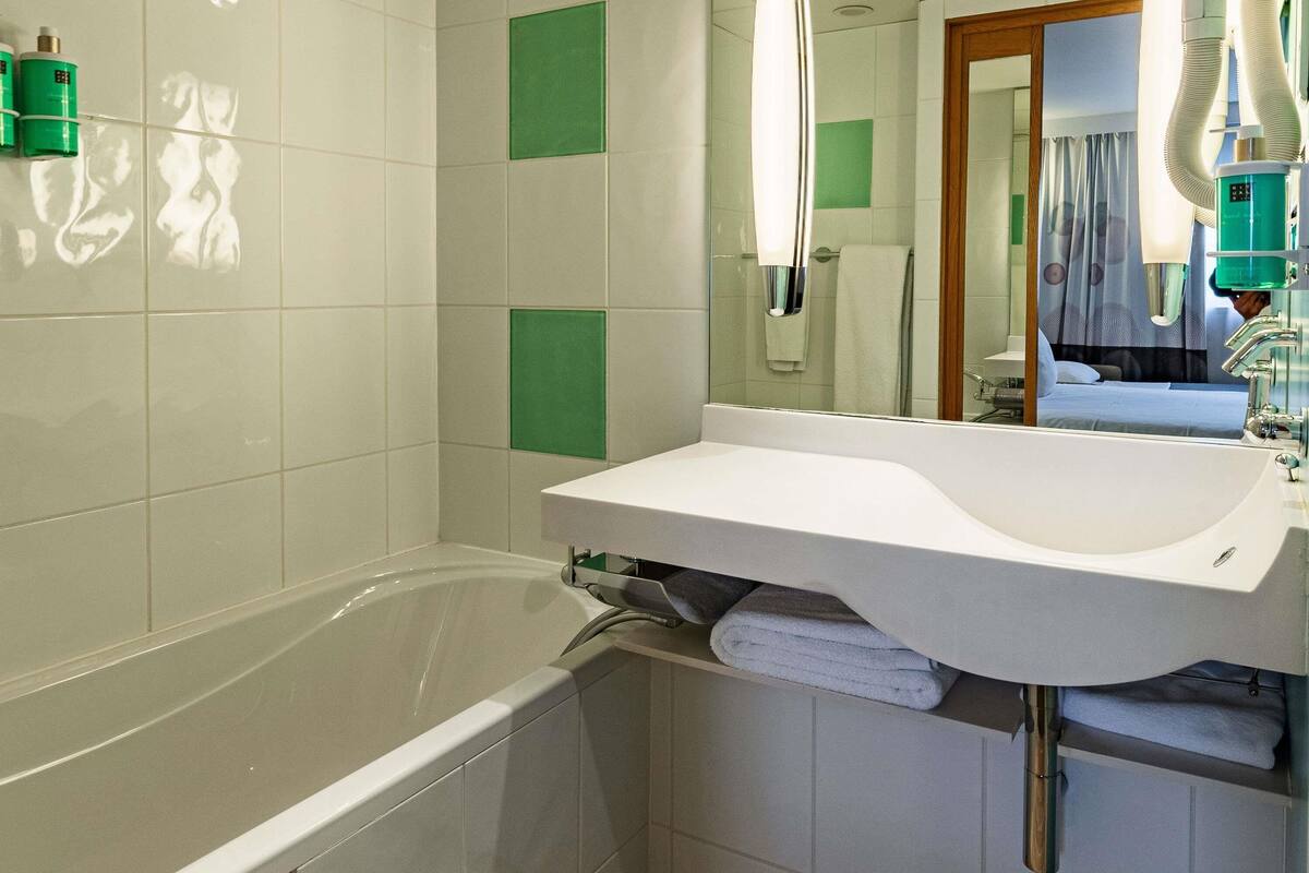 premium bedding, in-room safe, desk, blackout curtains