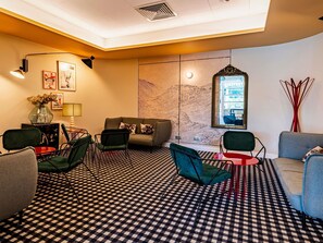 Bar (trong khuôn viên)