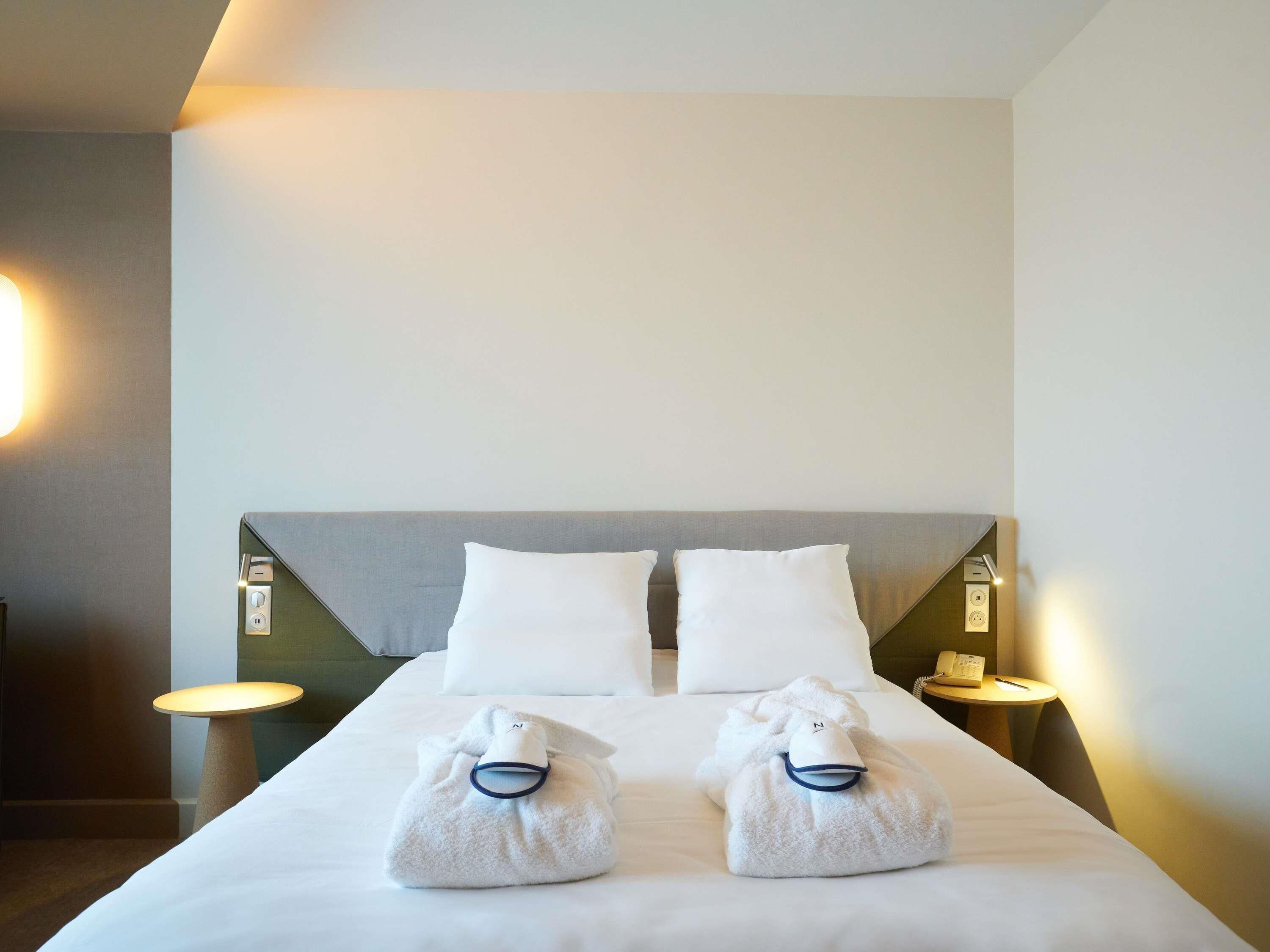 executive room, 1 queen bed with sofa bed (executive) | premium bedding, in-room safe, desk, blackout curtains