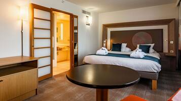 Premium bedding, in-room safe, desk, blackout drapes