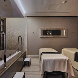 Couples treatment room(s), sauna, hot tub, Turkish bath/hammam