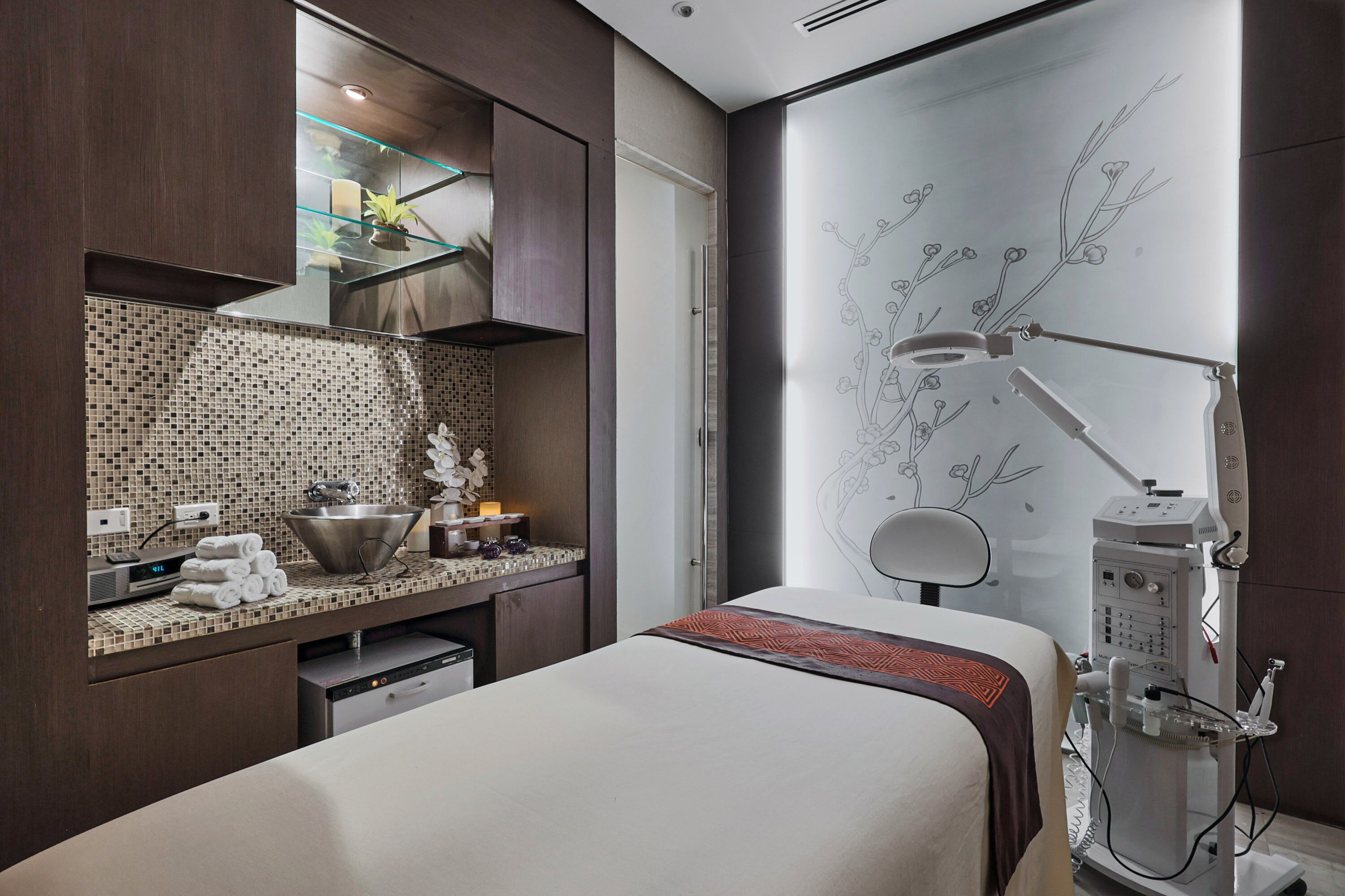 couples treatment room(s), sauna, hot tub, turkish bath/hammam