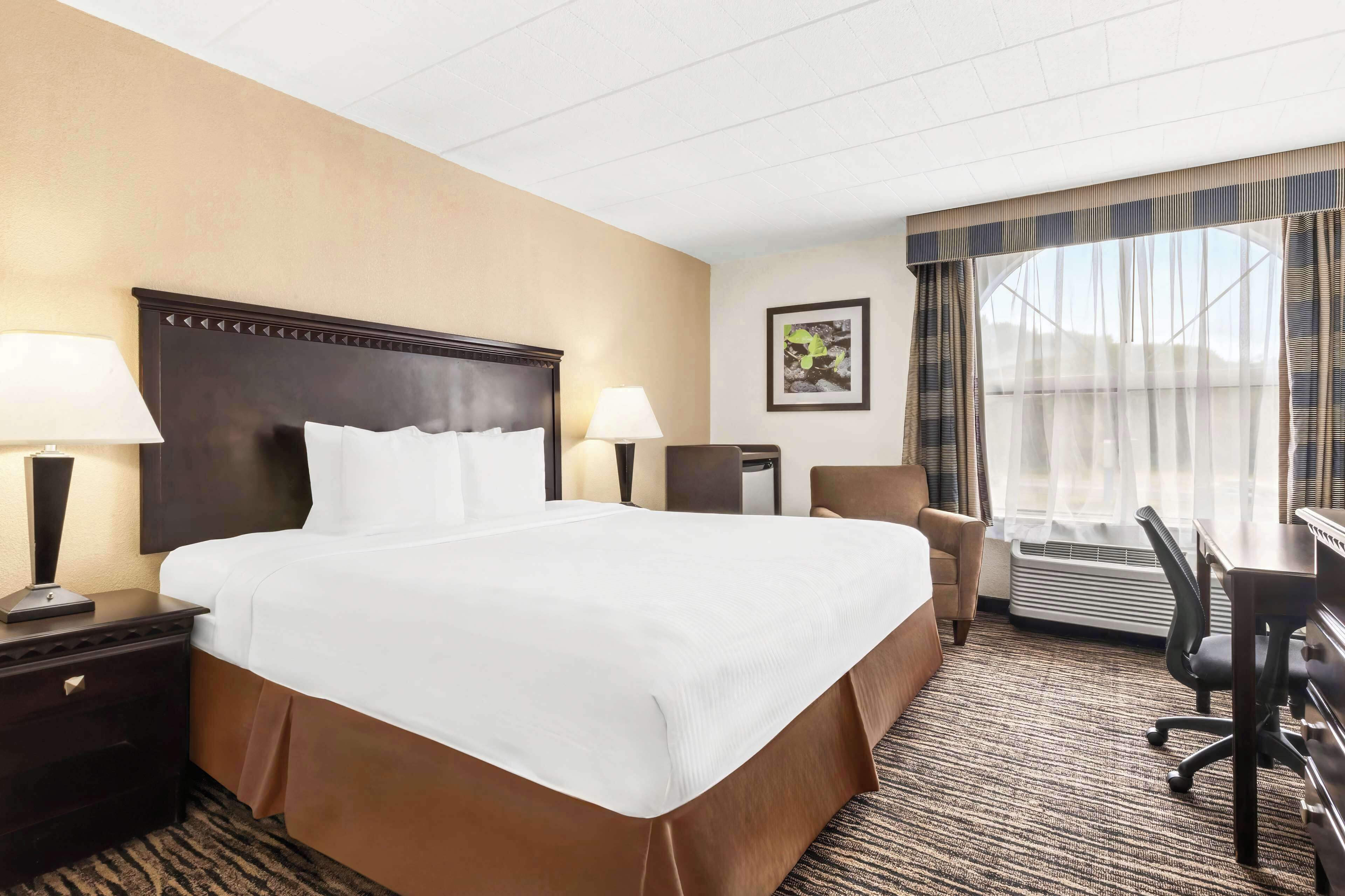 書桌、手提電腦工作空間、熨斗/熨衫板、免費嬰兒床