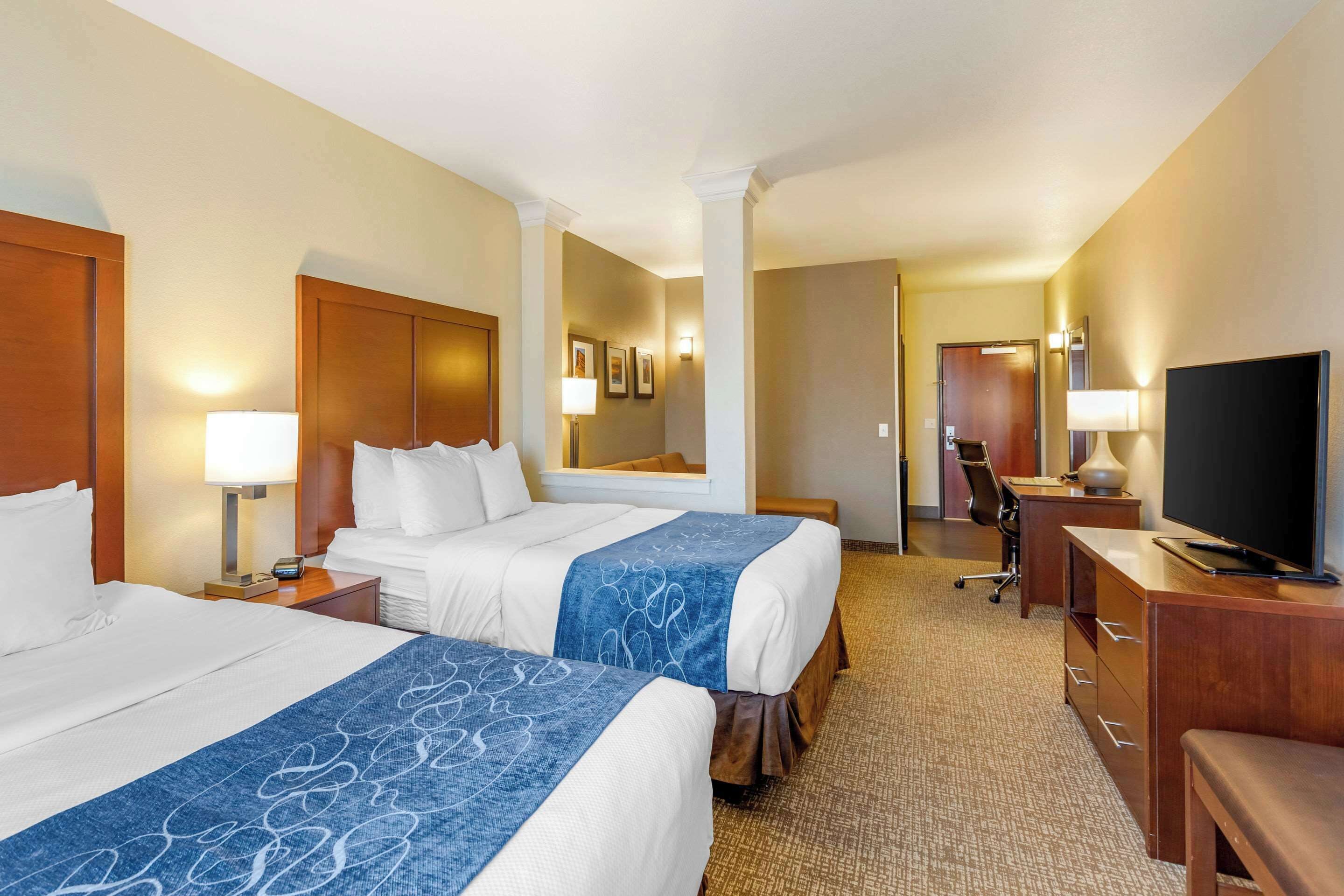 suite, multiple beds, non smoking (2 queen beds & 2 person sofa bed) | desk, blackout curtains, iron/ironing board, free wifi