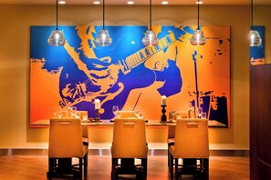 2 restaurants; breakfast, lunch, and dinner served - Trumbull Marriott Shelton (Trumbull)
