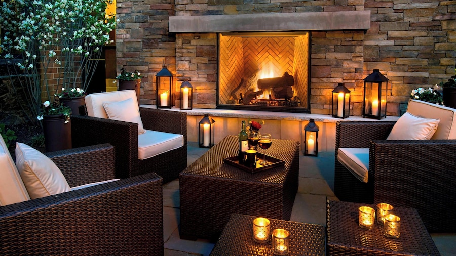 Trumbull Marriott Shelton