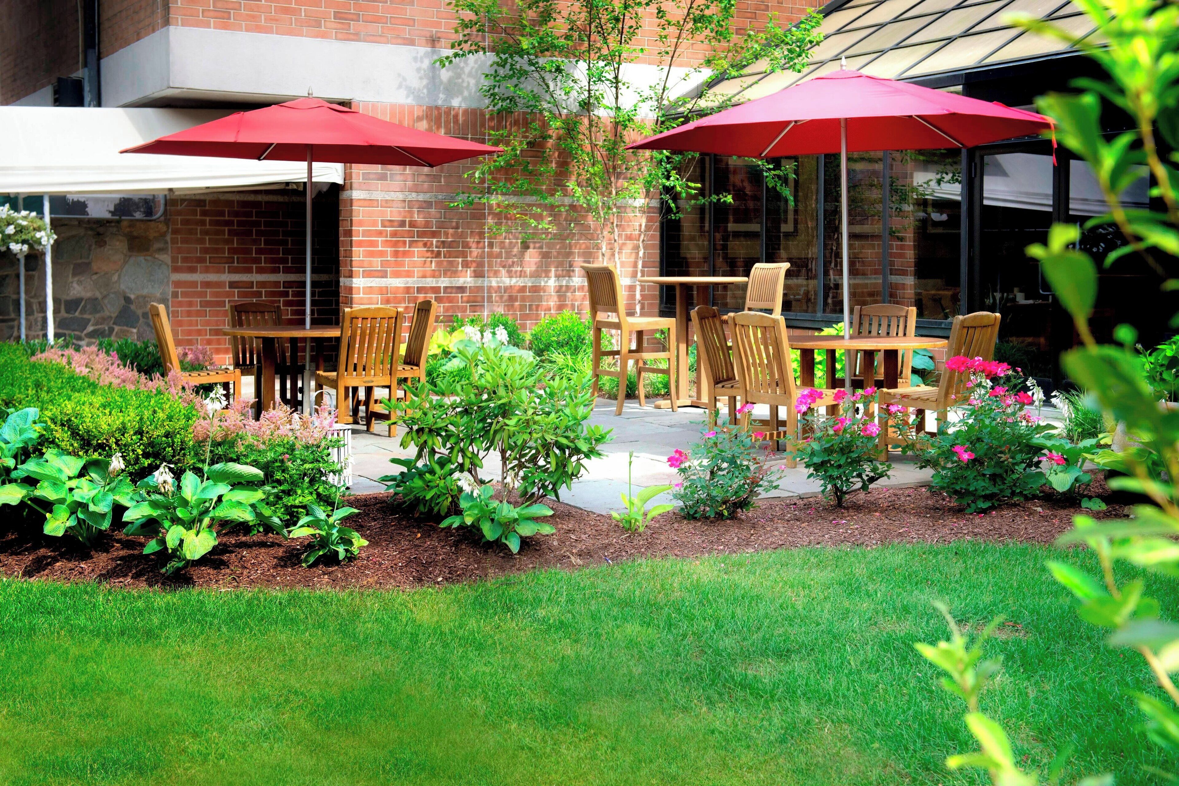 2 restaurants, breakfast, lunch, dinner served; american cuisine