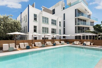 2 outdoor pools, open 7:00 AM to 7:00 PM, sun loungers