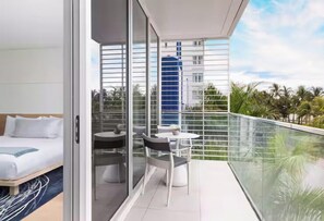 Signature Room, 1 King Bed, Balcony, Ocean View