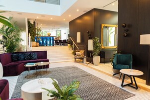 2 restaurants, breakfast served