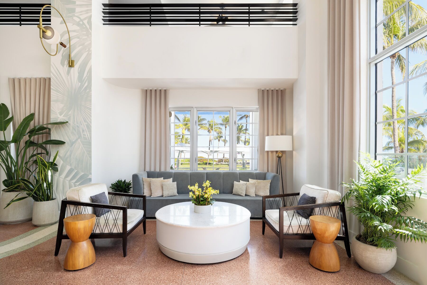 Lobby lounge