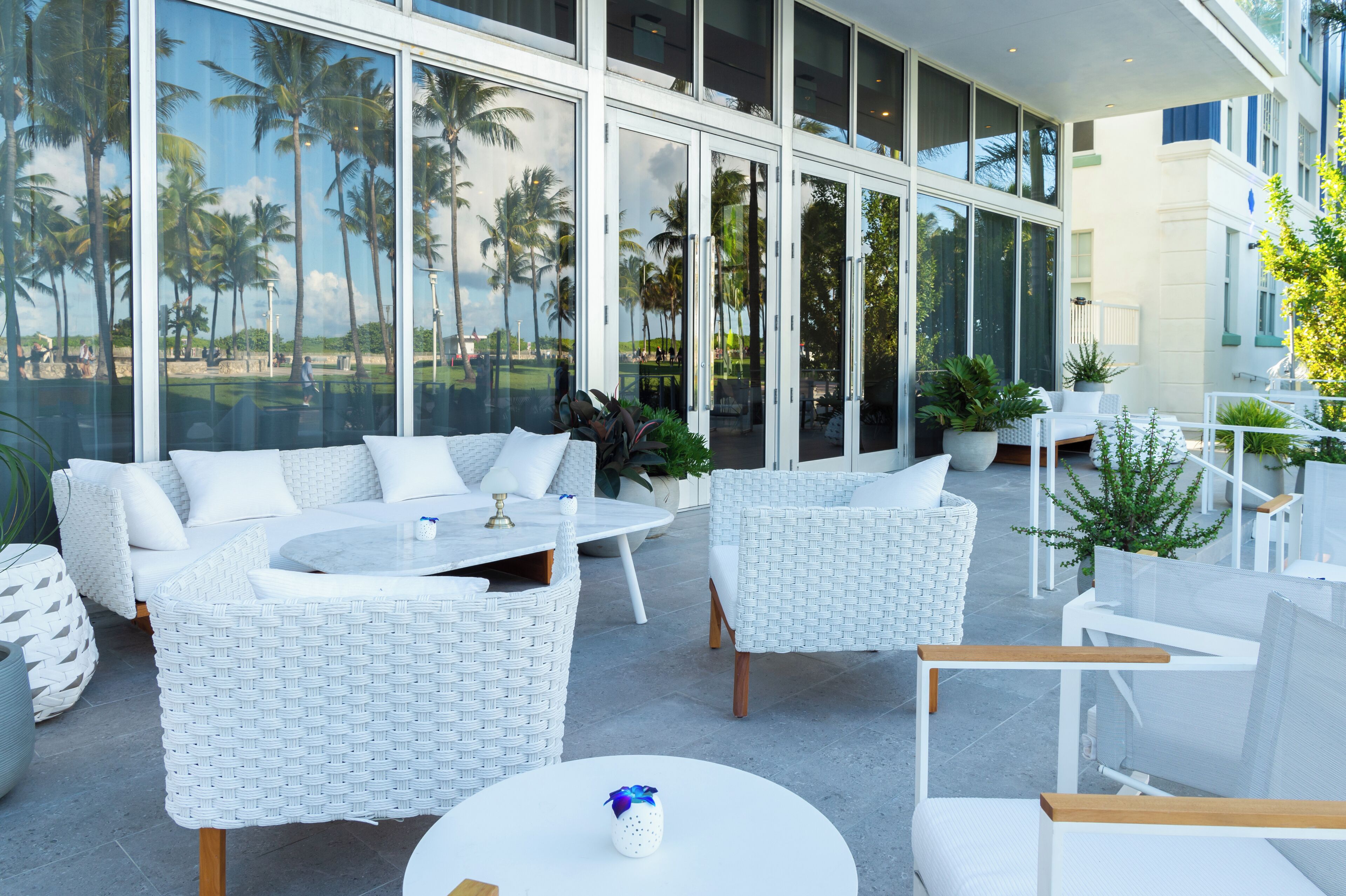 2 restaurants, breakfast served