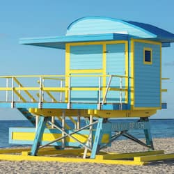 Beach nearby, white sand, sun-loungers, beach towels