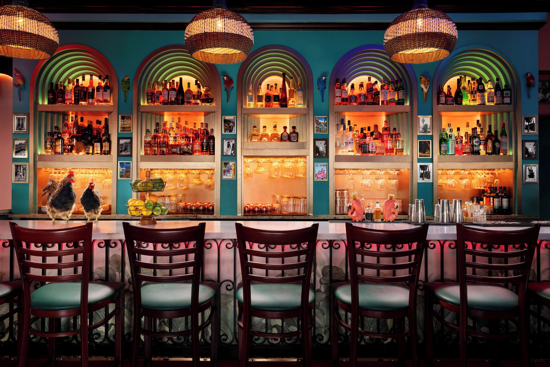 2 restaurants; breakfast, lunch and dinner served 