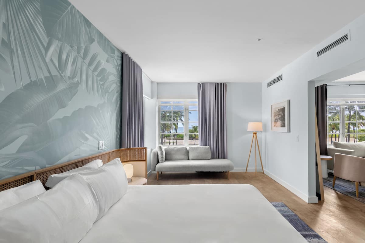 Deluxe Room, 1 King Bed with Sofa bed, Ocean View | Premium bedding, pillowtop beds, minibar, in-room safe