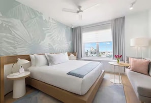 Quarto standard, 1 cama King, vista parcial para o oceano | 1 quarto, roupas de cama premium, camas com colchões pillow-top