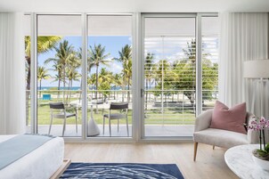 Signature Room, 1 King Bed, Balcony, Ocean View | Beach/ocean view