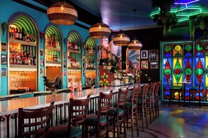 2 restaurants; breakfast, lunch and dinner served  - Park Central South Beach (Miami Beach)