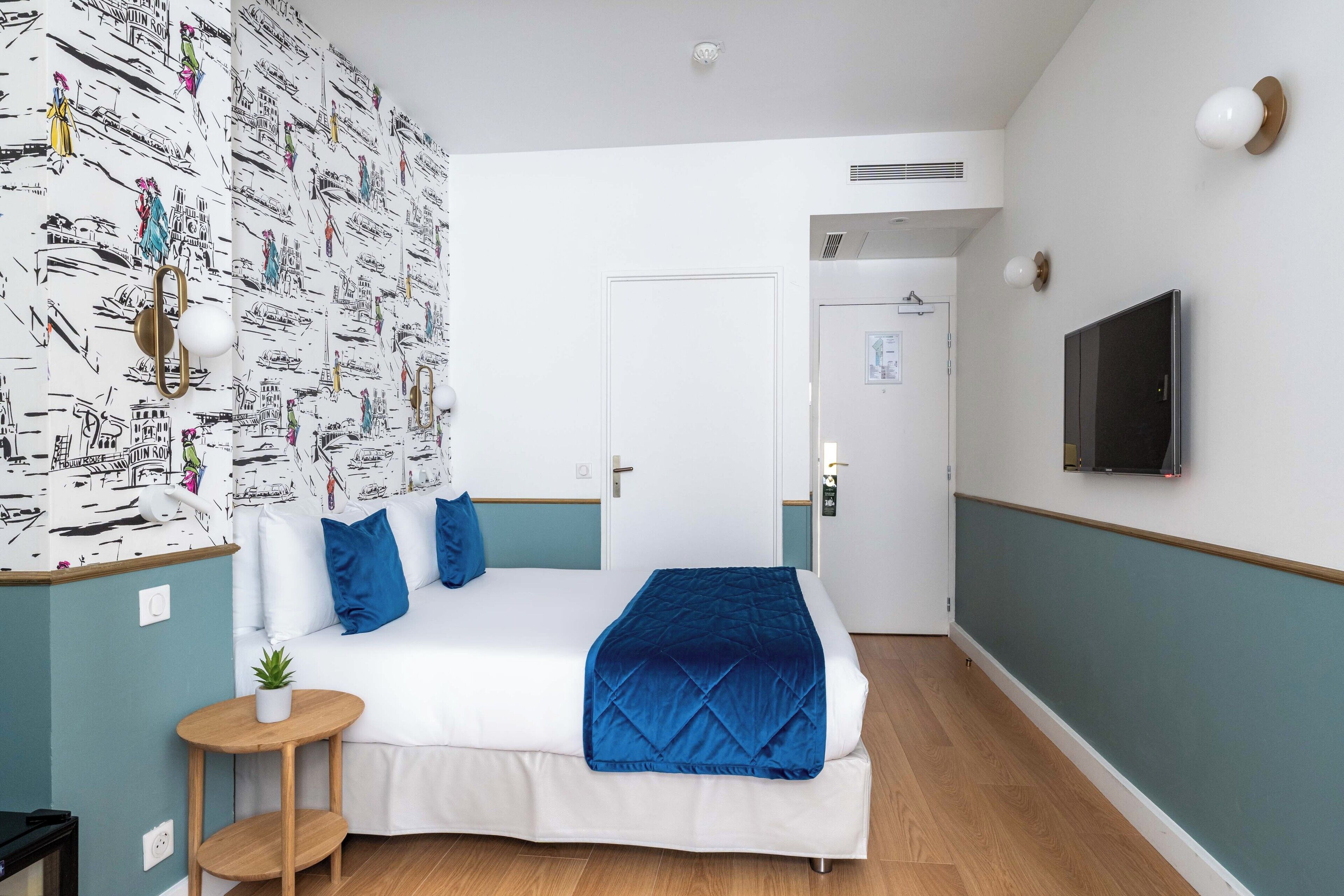 family, 2 rooms - complimentary soft minibar, courtesy tray, chromecast - snacks and digital press | minibar, in-room safe, desk, blackout curtains