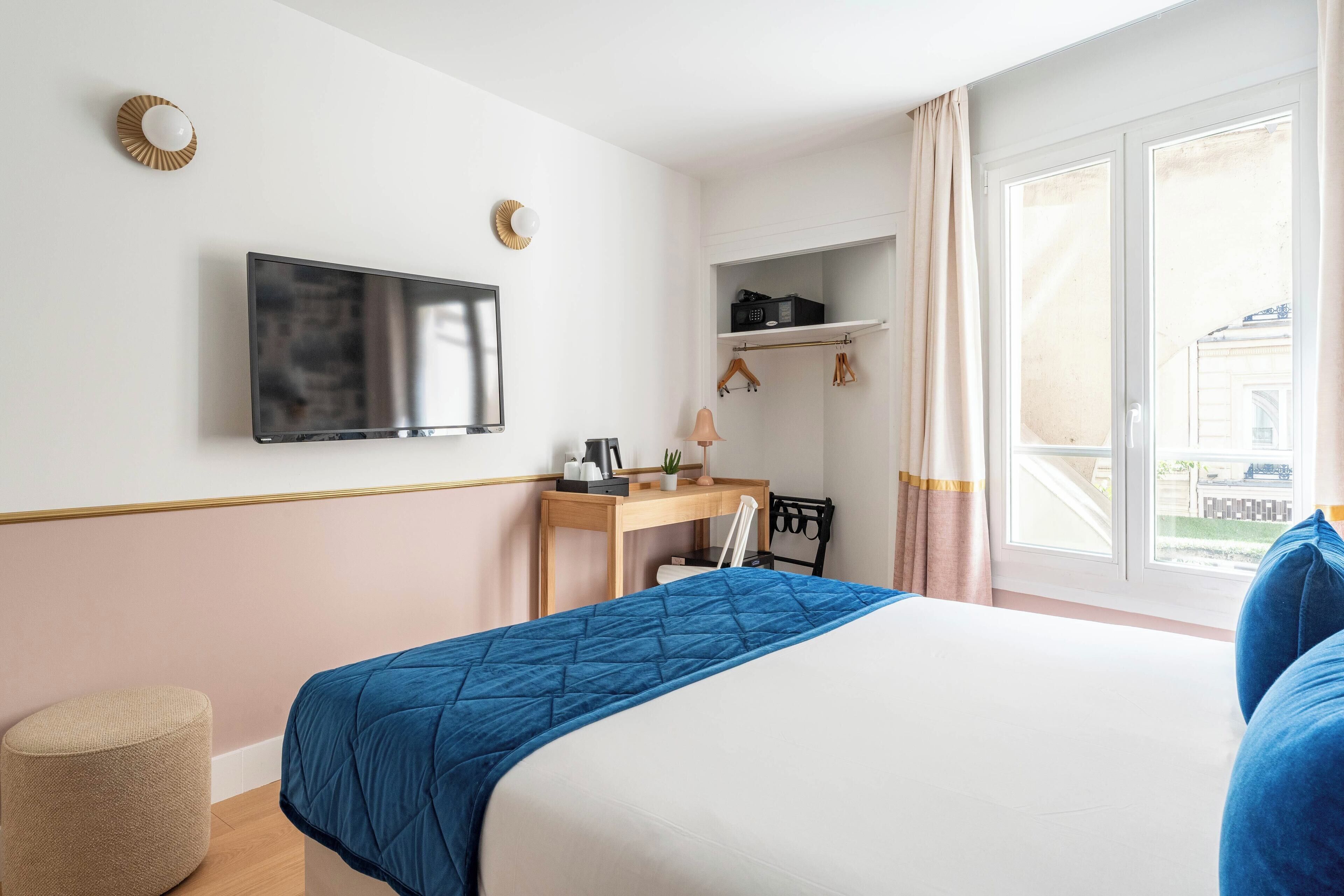 standard double room - complimentary soft minibar, courtesy tray, chromecast - snacks, digital press | minibar, in-room safe, desk, blackout curtains