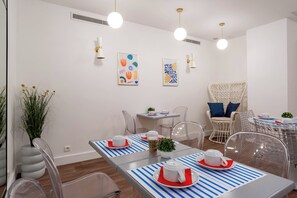 Café da manhã com buffet todos os dias (EUR 14 por pessoa) 