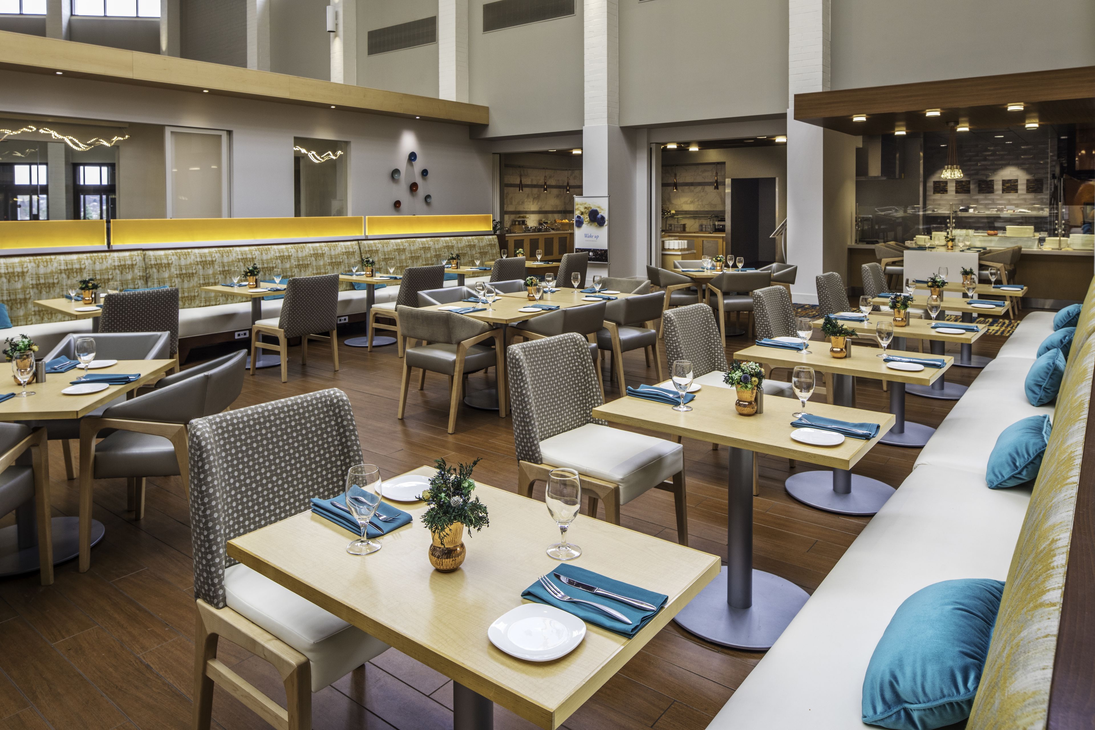 Daily buffet breakfast (USD 18 per person)