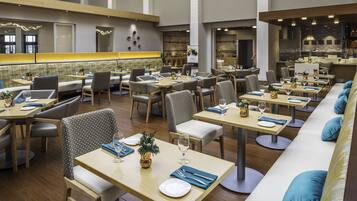 Frukostbuffé varje dag (USD 18 per person)