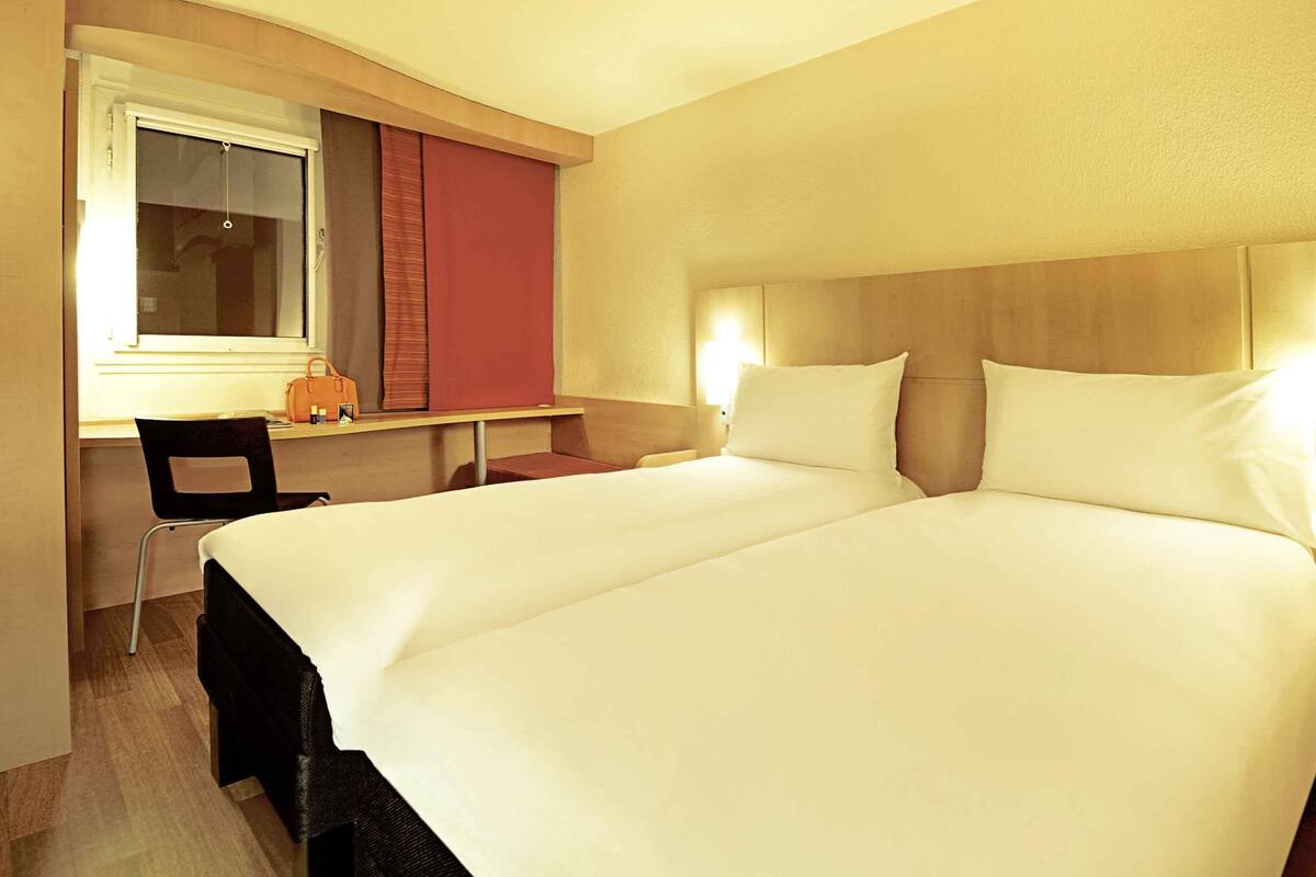 standard room, 2 single beds | premium bedding, in-room safe, desk, soundproofing