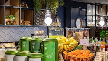 Bữa sáng buffet hàng ngày (13.90 EUR/mỗi người)
