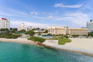 On the beach - Dusit Thani Pattaya (Pattaya)