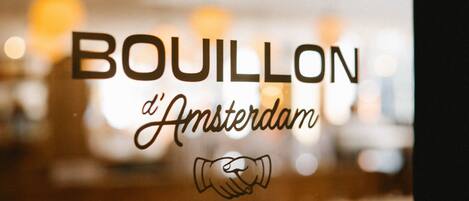 Uma janela com o texto 'BOUILLON d'Amsterdam' e um ícone de aperto de mão.