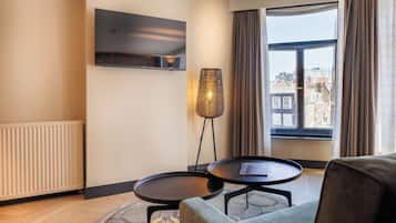 Junior Suite Queen Bed | In-room safe, desk, blackout drapes, iron/ironing board