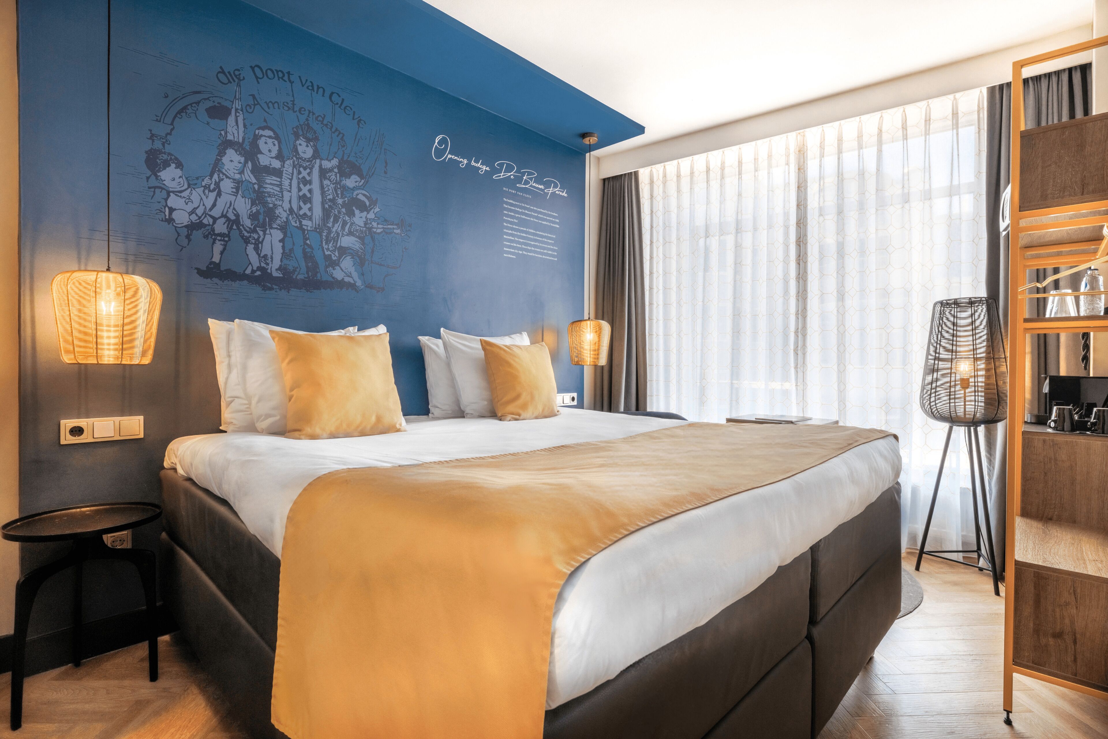 Rom – standard, 1 queensize-seng | Safe på rommet, skrivebord, blendingsgardiner og strykejern/-brett