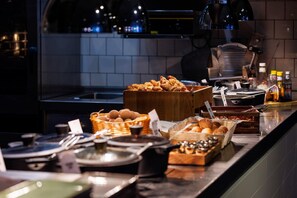 Daily buffet breakfast (EUR 27.50 per person)