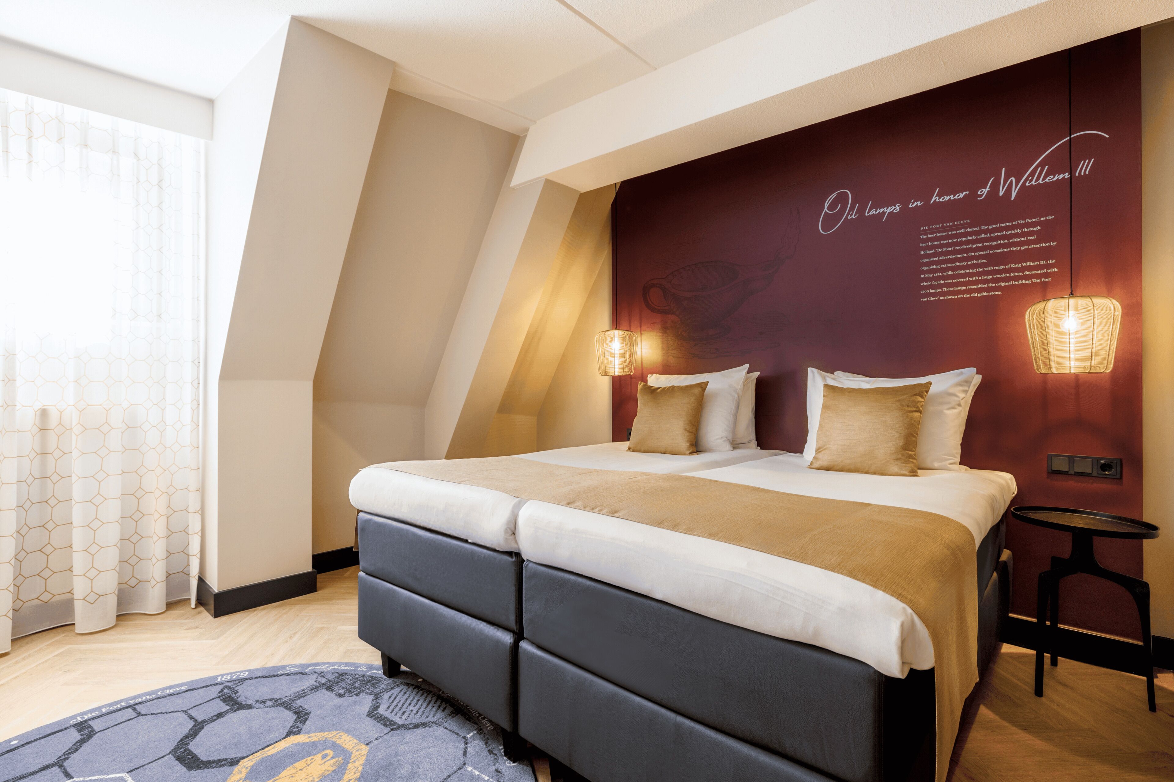 A modern hotel room with a large bed, two bedside lamps, and a wall-mounted light fixture.