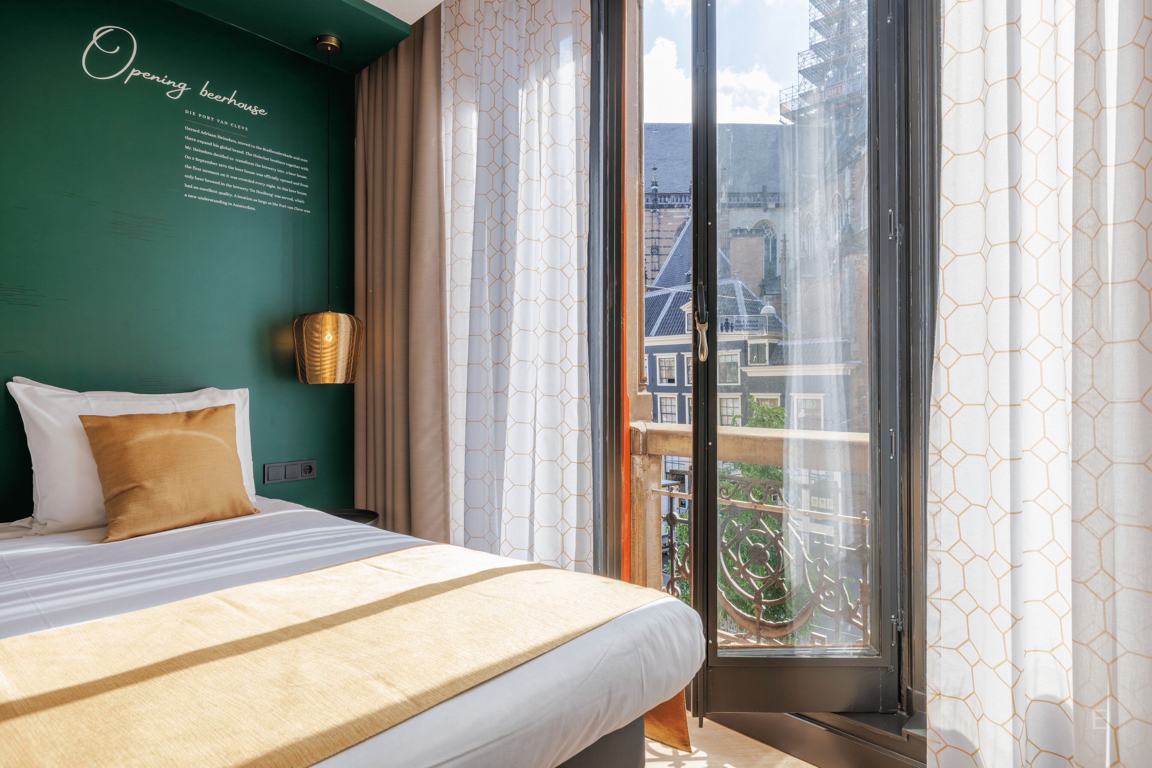 Standard Room, 1 Double Bed | In-room safe, desk, blackout curtains, iron/ironing board