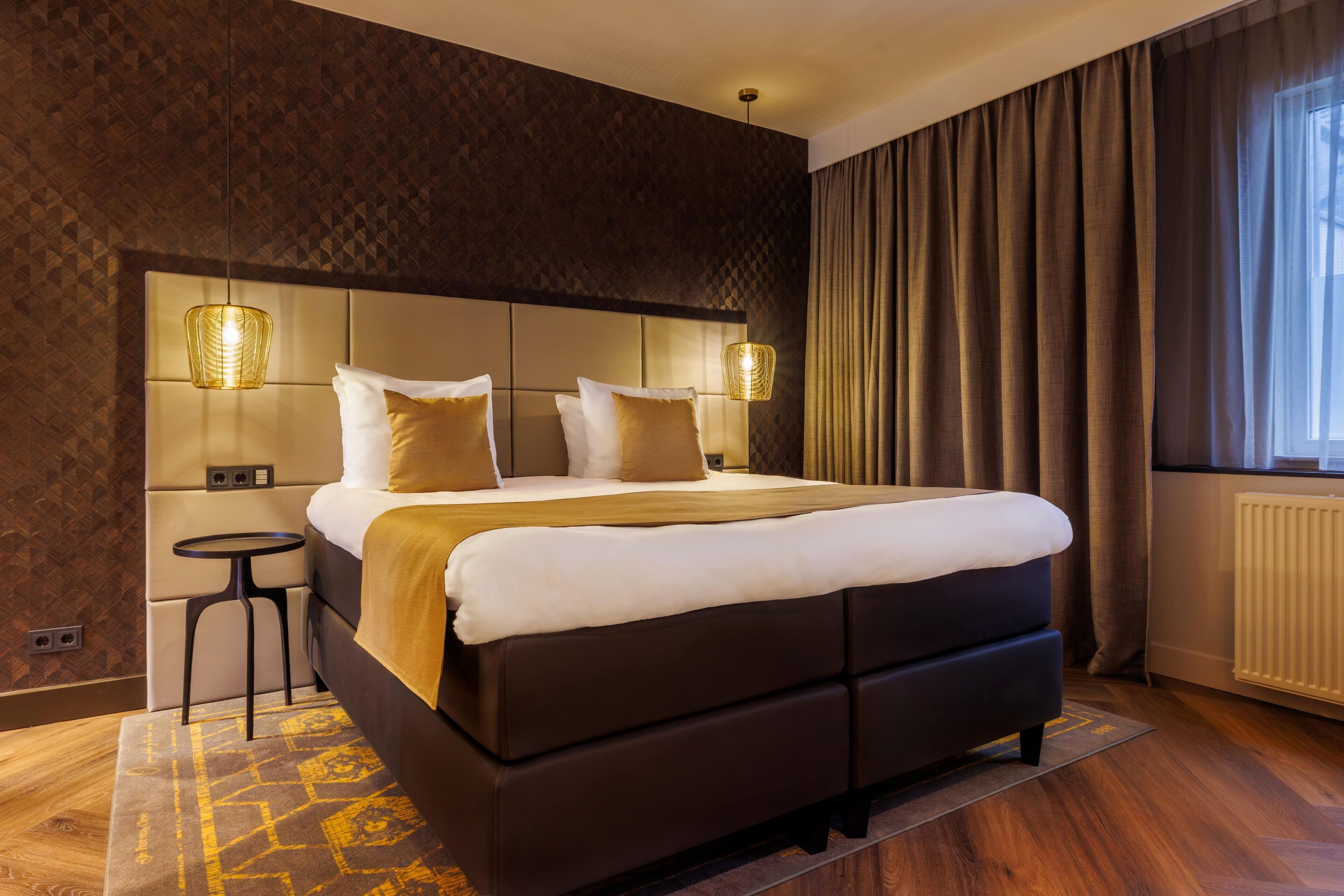 The Emperors Crown Suite | Safe på rommet, skrivebord, blendingsgardiner og strykejern/-brett